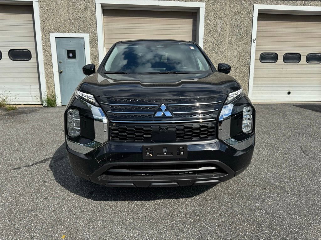 New 2025 Mitsubishi Outlander ES AWD/4WD image 2