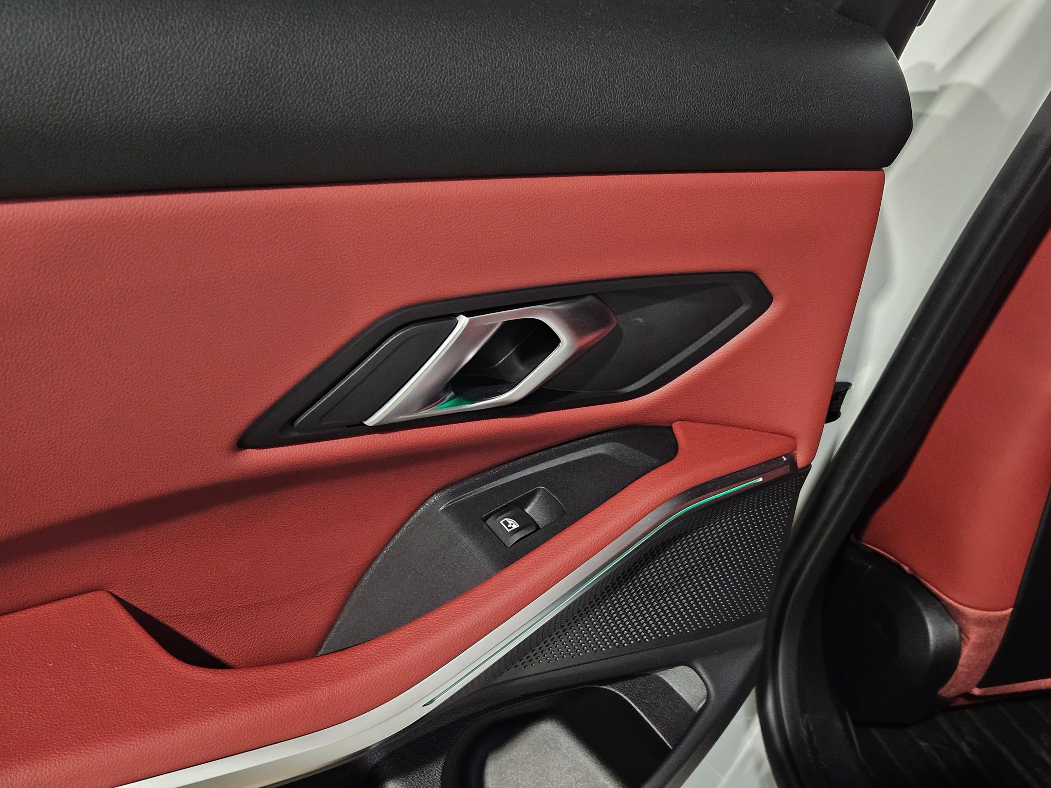 Used 2025 BMW 330i Sedan w/ Premium Package image 36