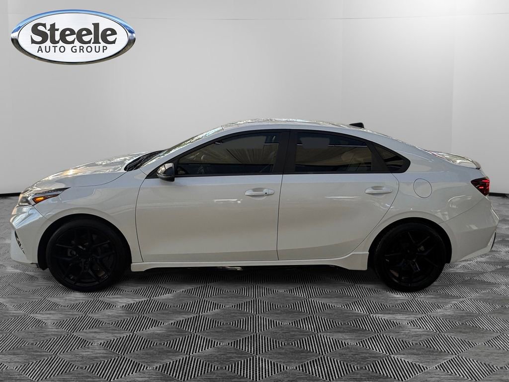 Used 2022 Kia Forte GT image 2