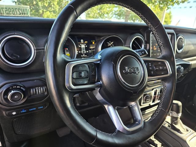 Used 2022 Jeep Wrangler Unlimited Sahara w/ Cold Weather Group AWD/4WD image 16