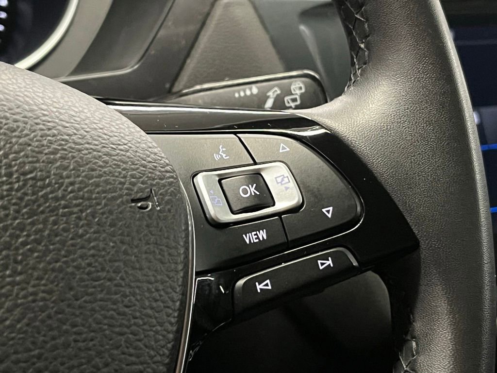 Used 2020 Volkswagen Tiguan SE w/ Panoramic Sunroof Package image 26