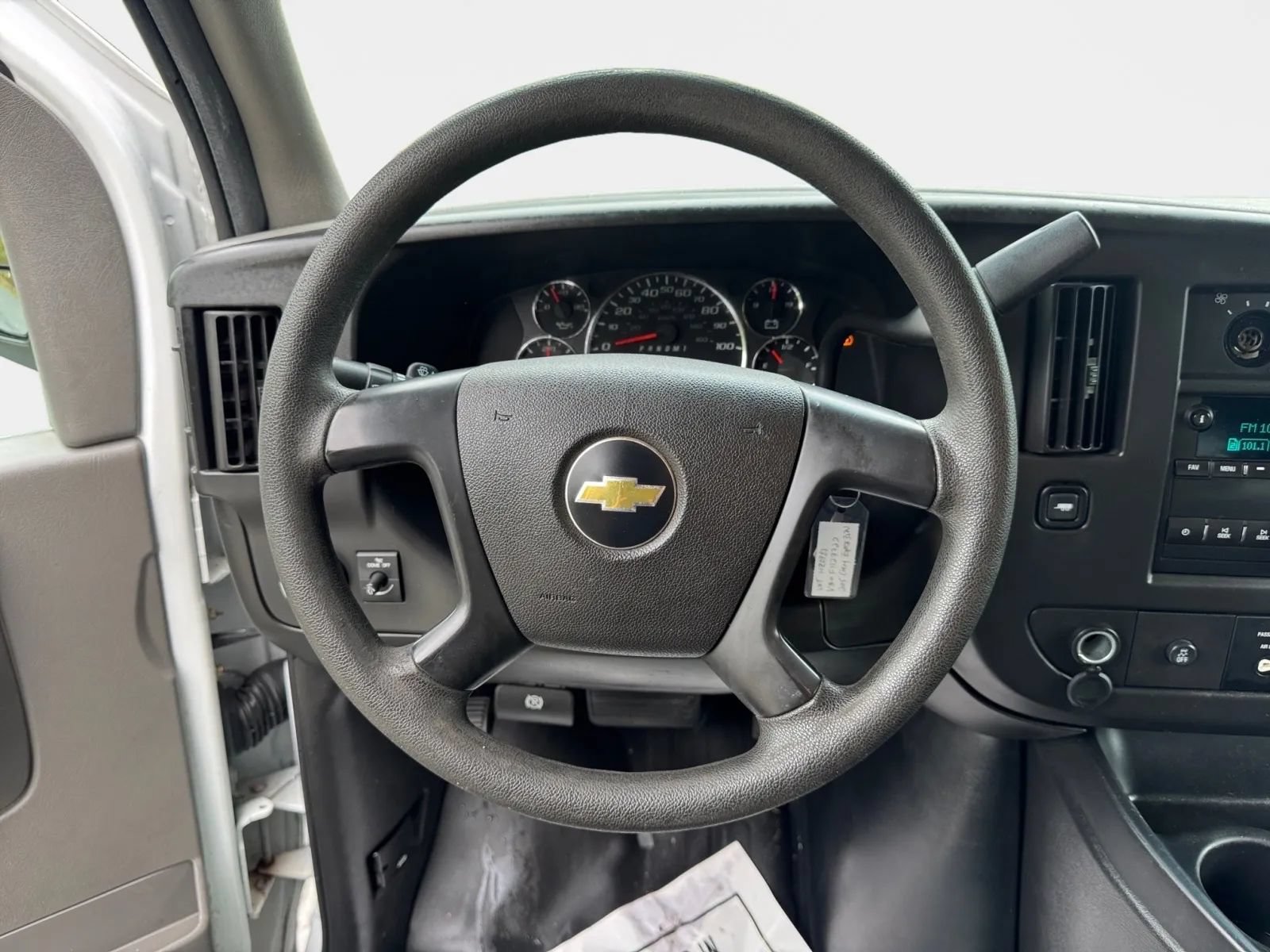 Used 2015 Chevrolet Express 3500 RWD image 13
