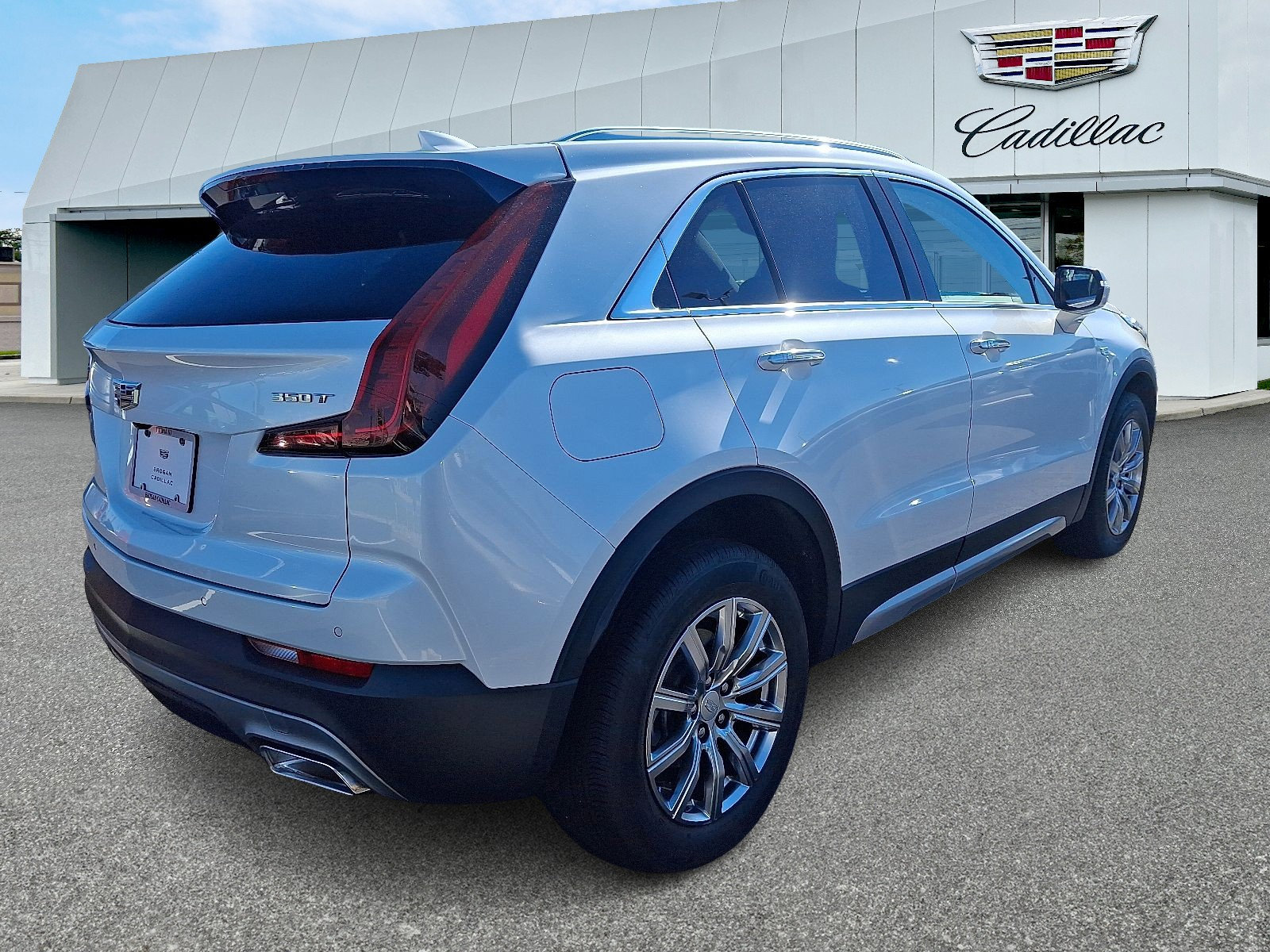 Certified 2021 Cadillac XT4 Premium Luxury w/ Cold Weather Package image 5