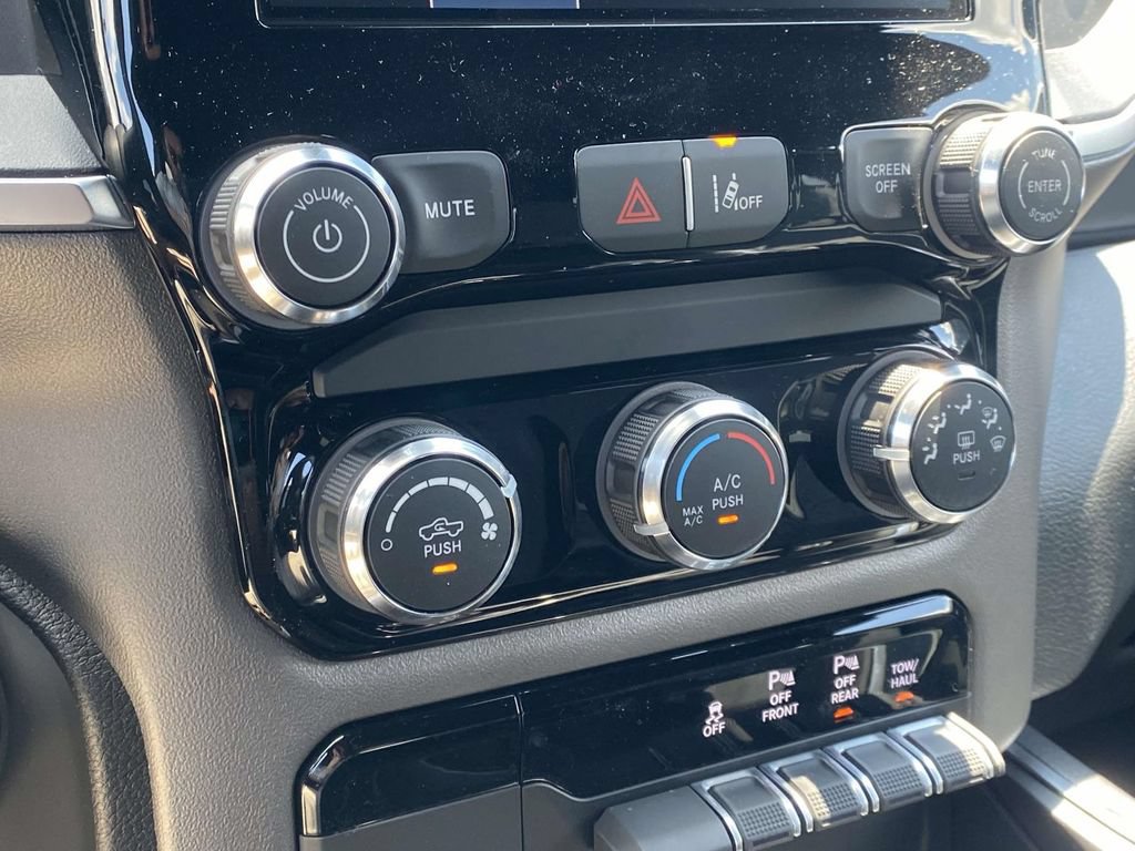 New 2026 RAM 1500 Express AWD/4WD image 47
