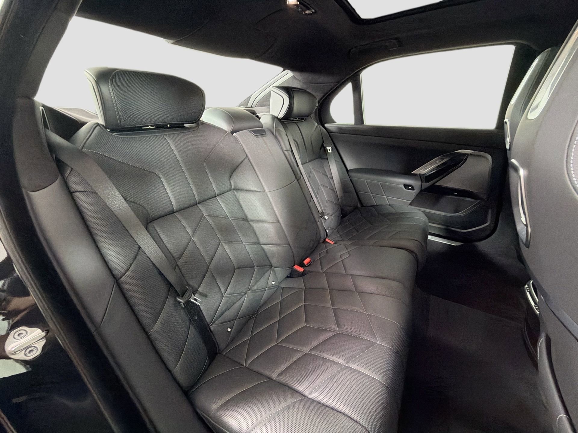 Certified 2023 BMW i7 xDrive60 image 28