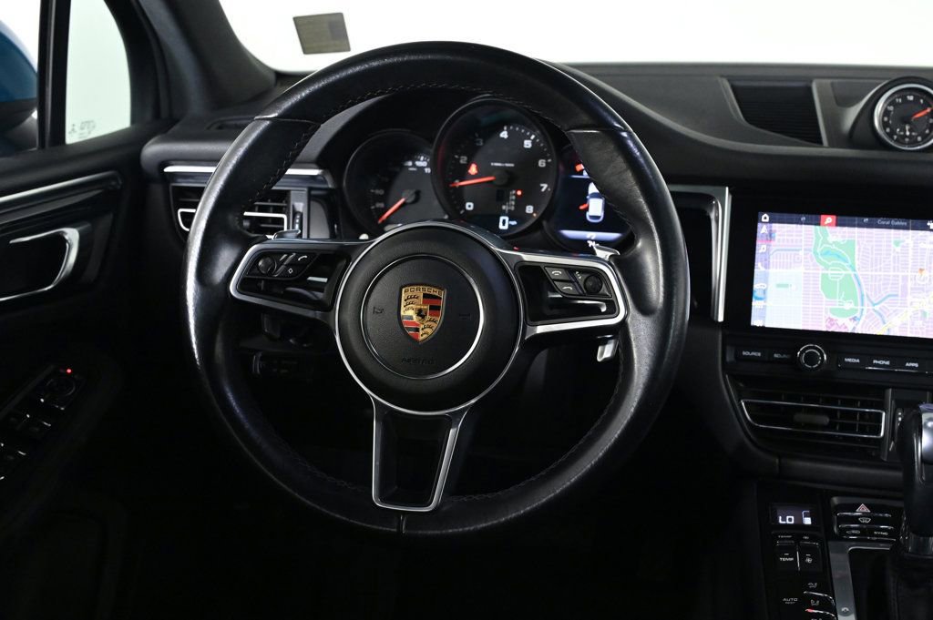 Certified 2019 Porsche Macan image 12