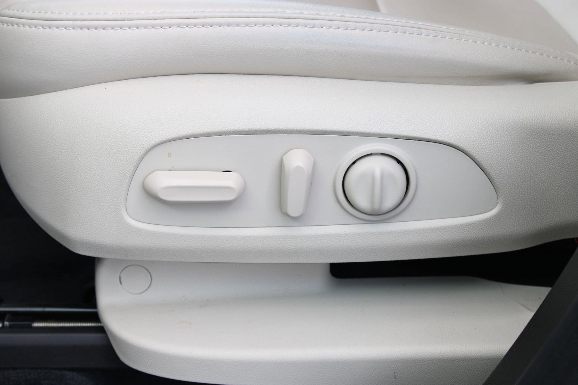 Used 2023 Buick Enclave Essence w/ Experience Buick Package FWD image 13