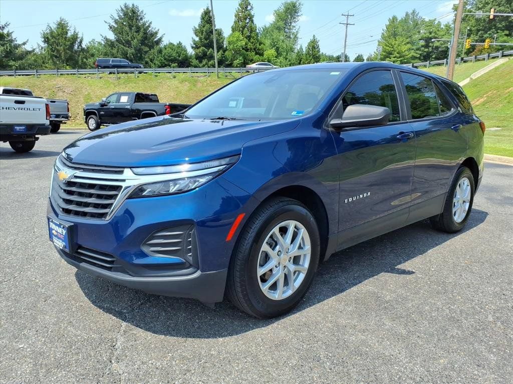 Used 2022 Chevrolet Equinox LS w/ LPO, Floor Liner Package FWD image 7