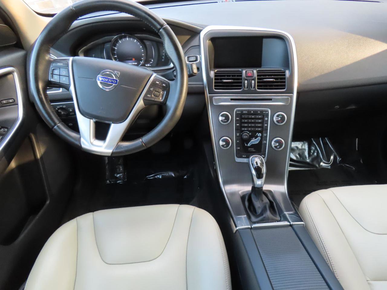 Used 2016 Volvo XC60 T6 w/ Protection Package AWD/4WD image 17