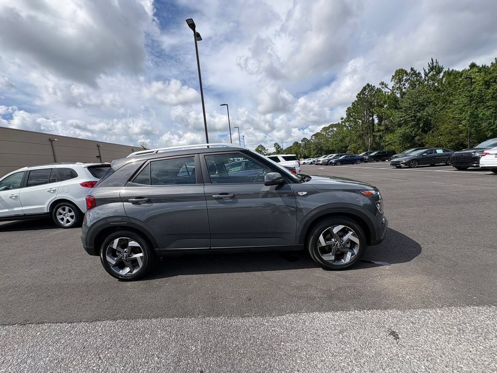 Used 2025 Hyundai Venue SEL FWD image 6