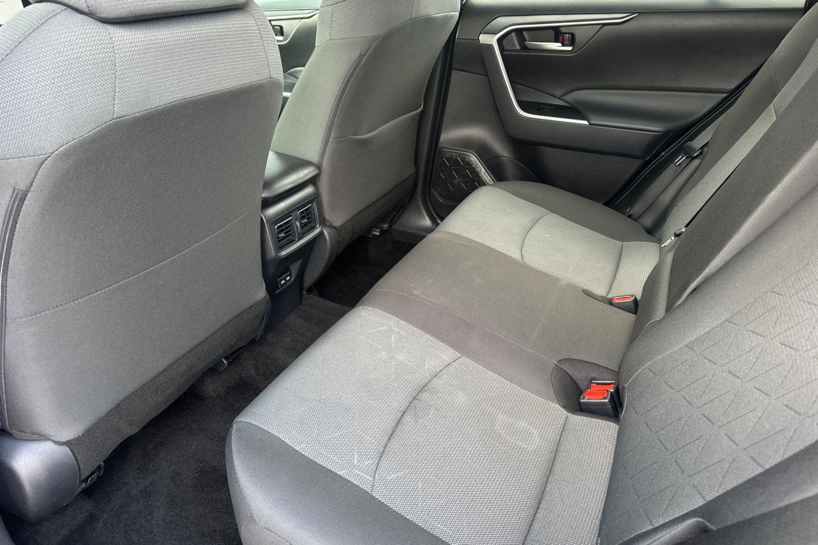 Used 2025 Toyota RAV4 XLE FWD image 14