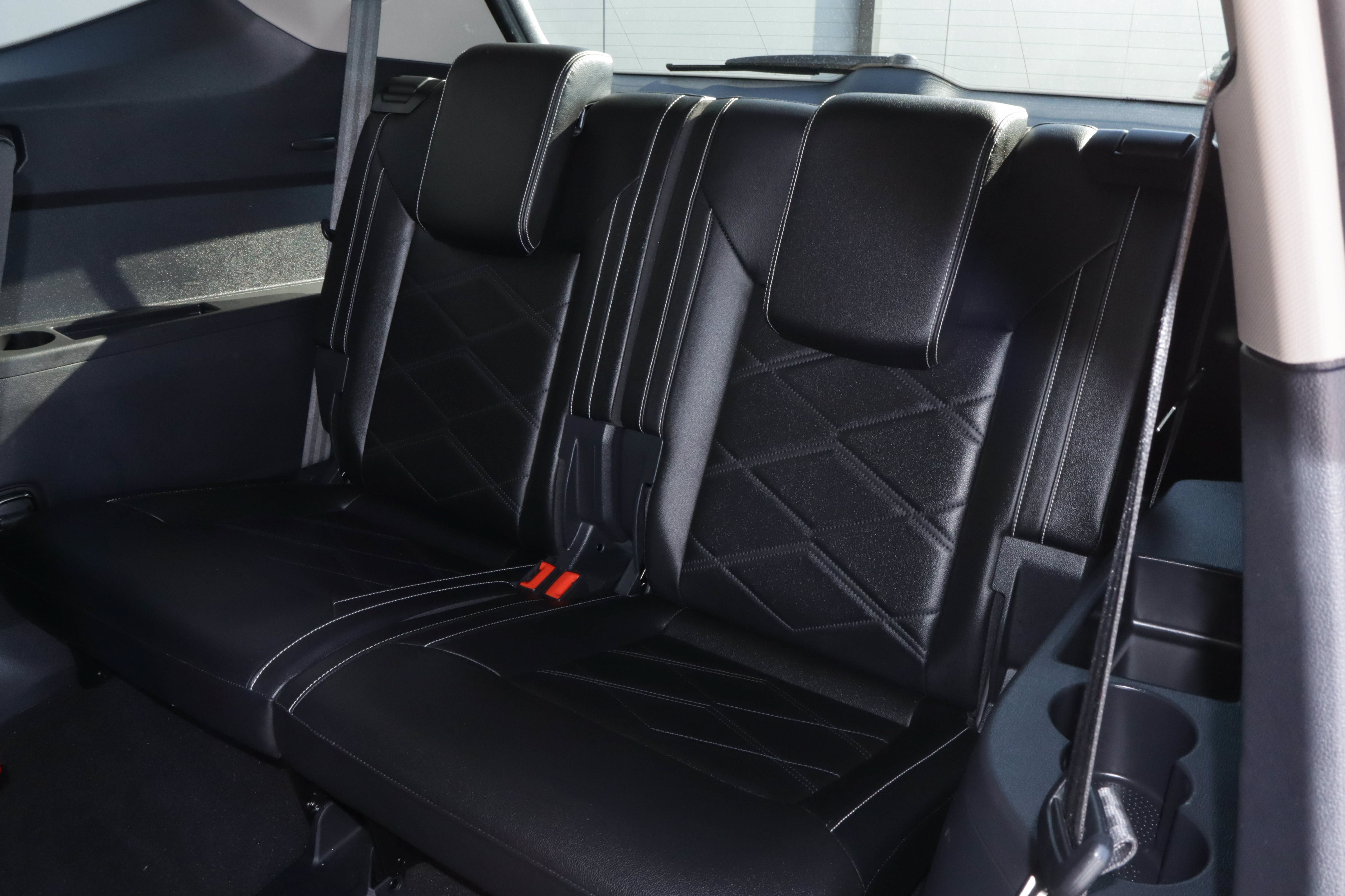 Used 2025 Volkswagen Atlas SE FWD image 9