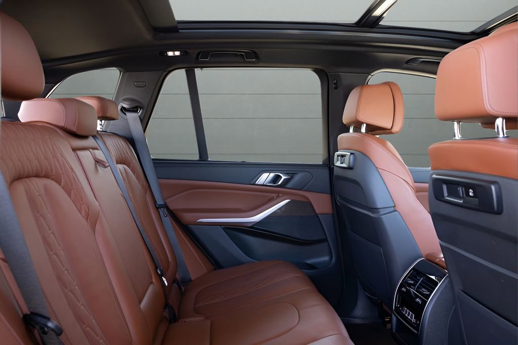 Used 2022 BMW X5 xDrive40i w/ M Sport Package AWD/4WD image 73