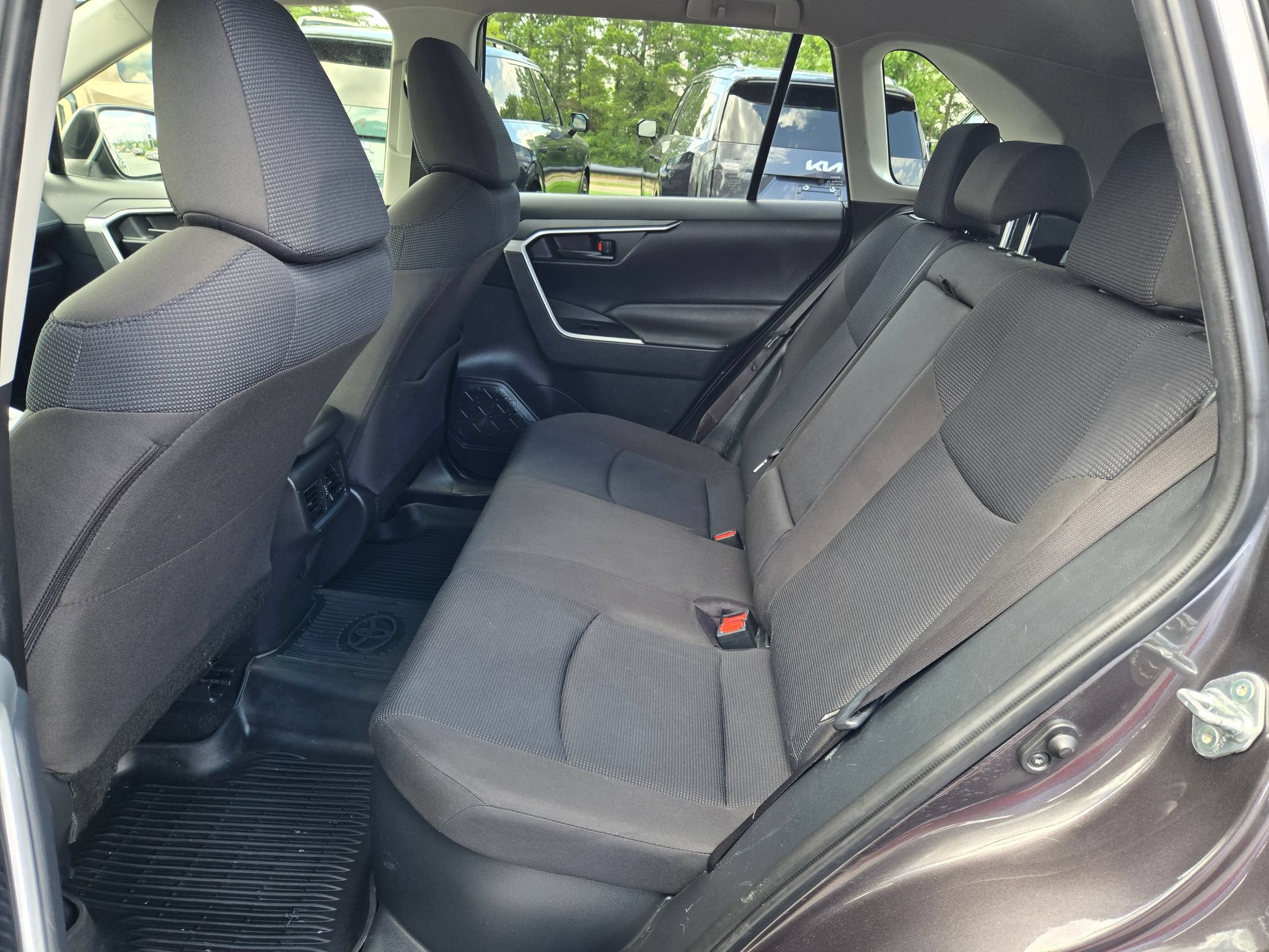 Used 2024 Toyota RAV4 LE AWD/4WD image 31