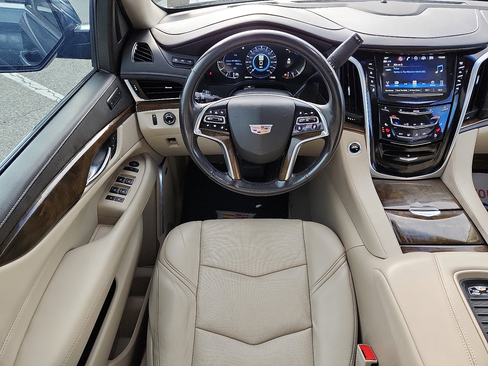 Used 2020 Cadillac Escalade Premium Luxury image 15