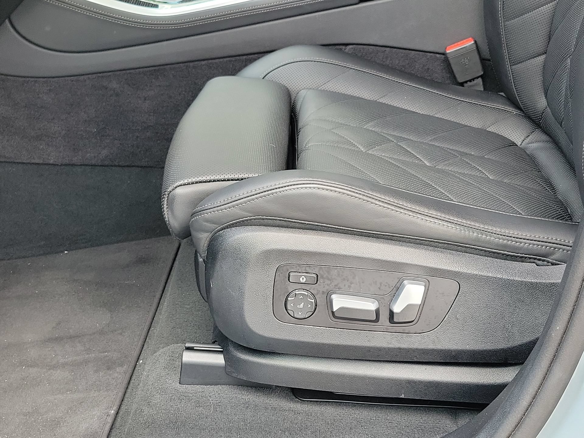 Used 2024 BMW X5 sDrive40i w/ M Sport Package RWD image 24