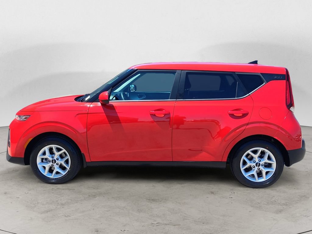 Used 2022 Kia Soul LX w/ Technology Package FWD image 2