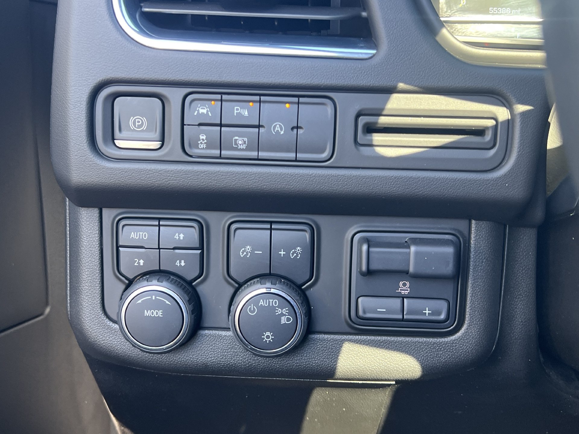 Used 2023 Chevrolet Suburban RST w/ Sport Performance Package AWD/4WD image 14
