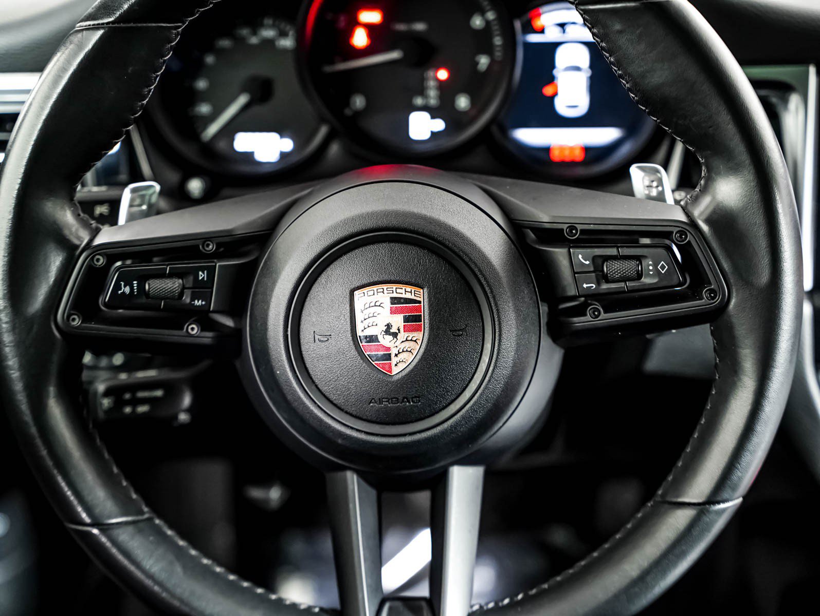 Certified 2022 Porsche Macan AWD/4WD image 17