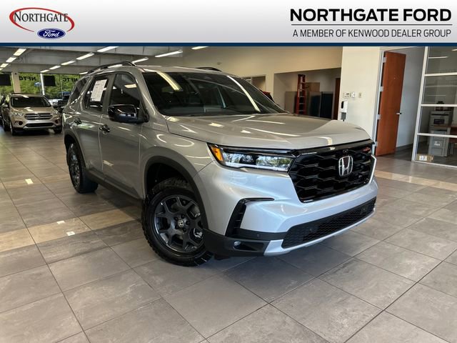 Used 2025 Honda Pilot TrailSport image 1