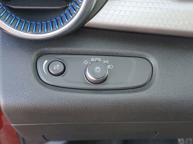 Used 2025 Chevrolet Trax LT w/ LT Convenience Package image 14