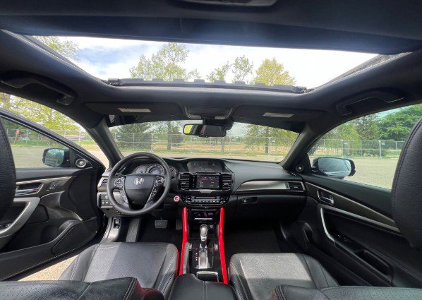 Used 2017 Honda Accord Touring image 5