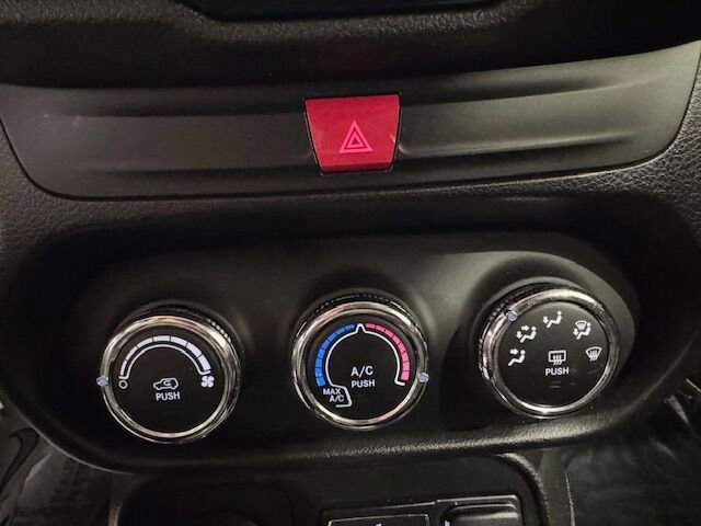 Used 2017 Jeep Renegade Latitude image 15