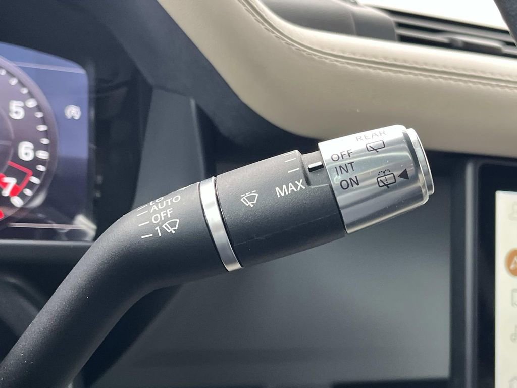 Used 2021 Land Rover Defender 110 X-Dynamic HSE image 31