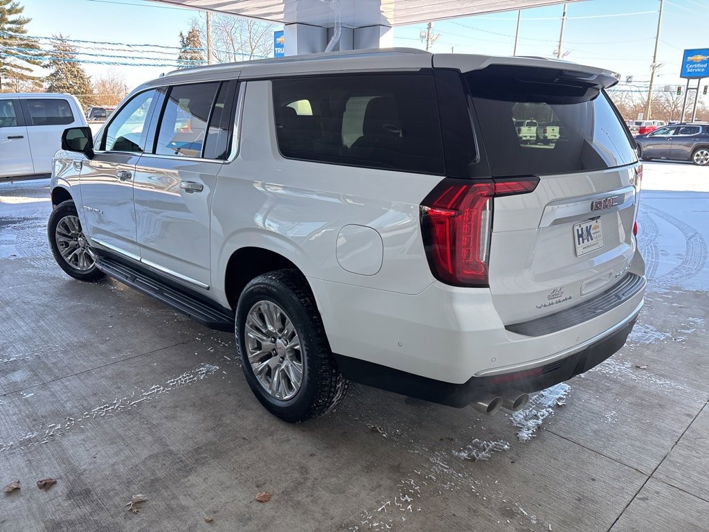 Used 2023 GMC Yukon XL Denali w/ Advanced Technology Package image 4