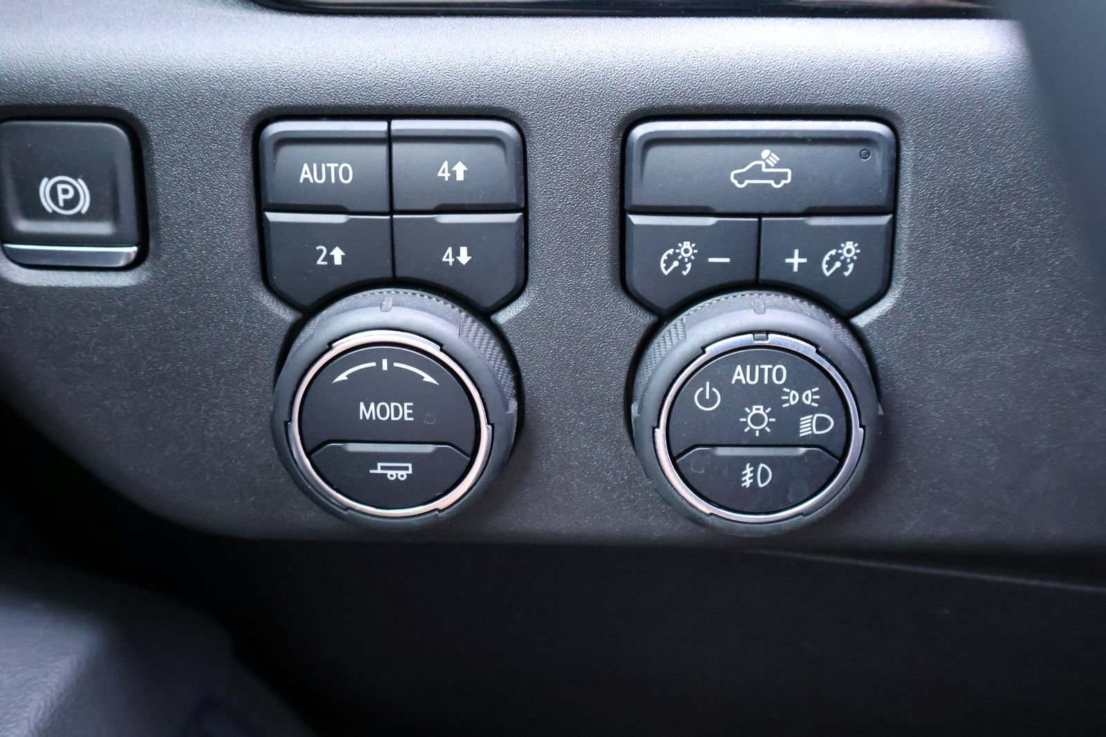 Used 2024 Chevrolet Silverado 1500 LT Trail Boss w/ Convenience Package II AWD/4WD image 30