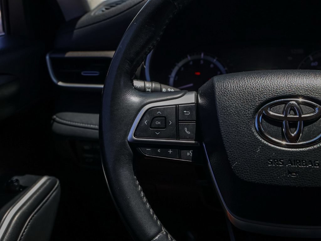 Used 2023 Toyota Highlander XLE FWD image 26