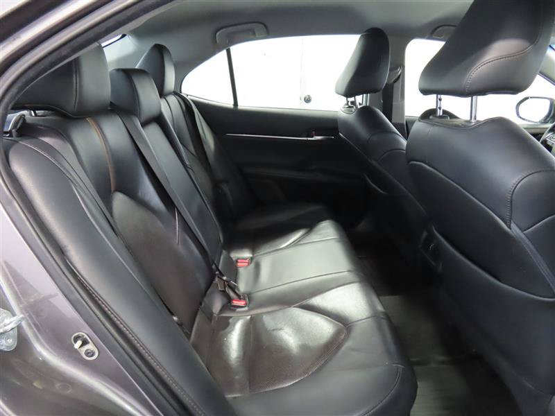 Used 2020 Toyota Camry XLE FWD image 32
