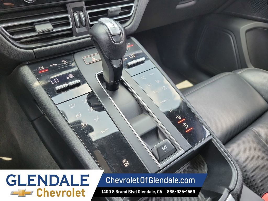 Used 2024 Porsche Macan Turbo AWD/4WD image 27