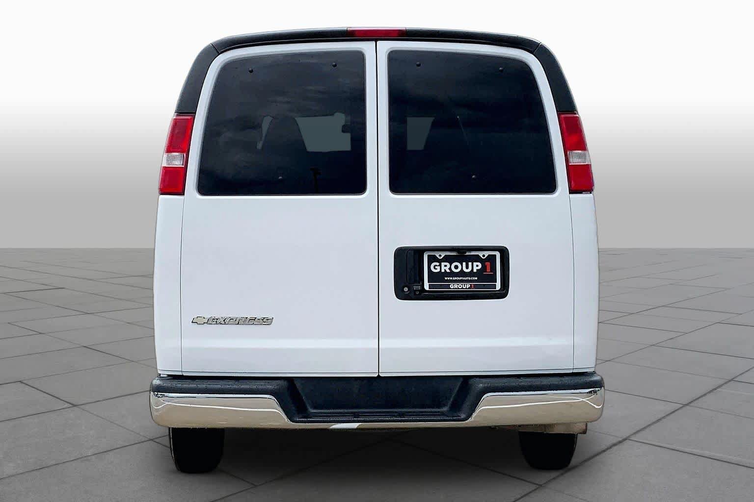 Used 2020 Chevrolet Express 2500 LT w/ LT Preferred Equipment Group RWD image 5