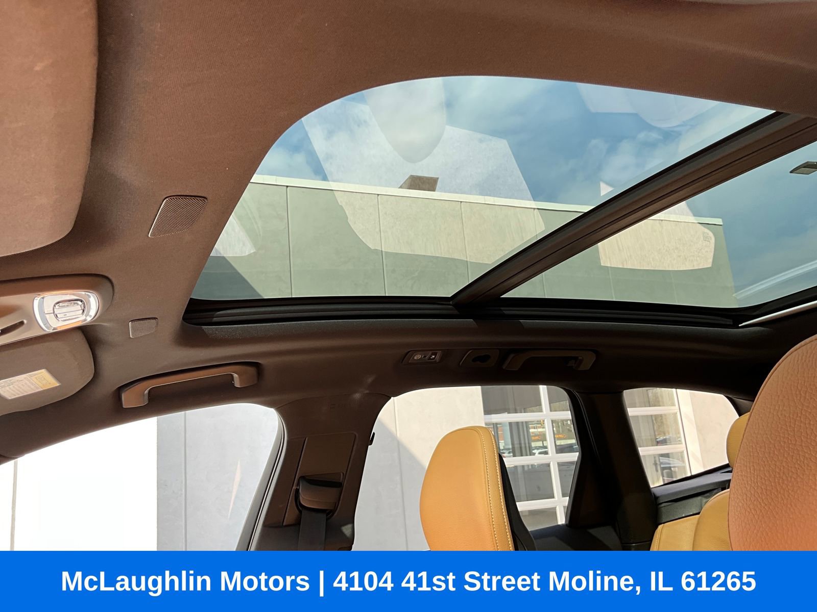 Used 2018 Volvo XC60 T5 Momentum w/ Convenience Package image 24