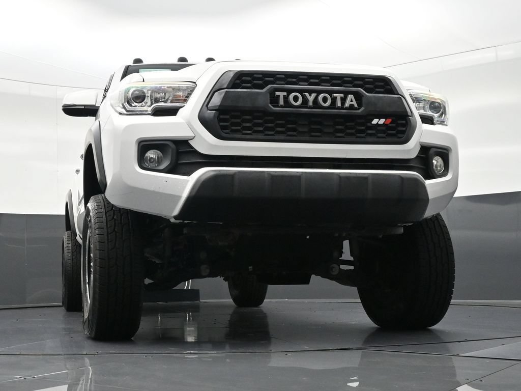 Used 2020 Toyota Tacoma TRD Off-Road AWD/4WD image 30