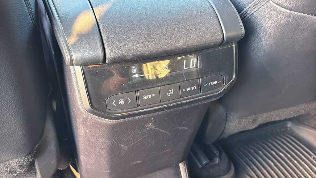Used 2025 Toyota Highlander XLE AWD/4WD image 9