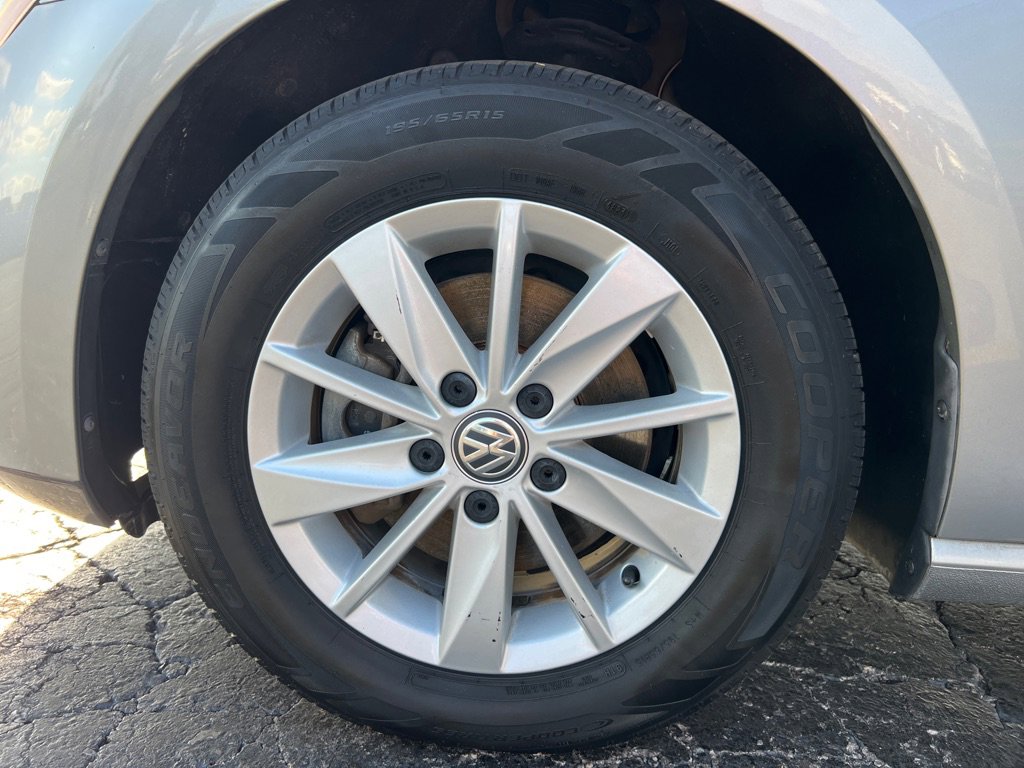 Used 2015 Volkswagen Golf S image 34