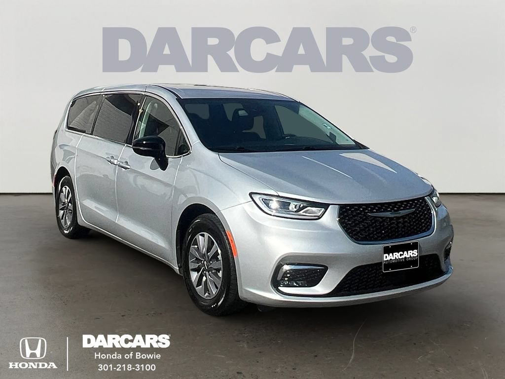 Used 2024 Chrysler Pacifica Limited