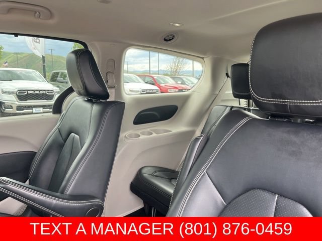 Used 2024 Chrysler Pacifica Limited FWD image 19