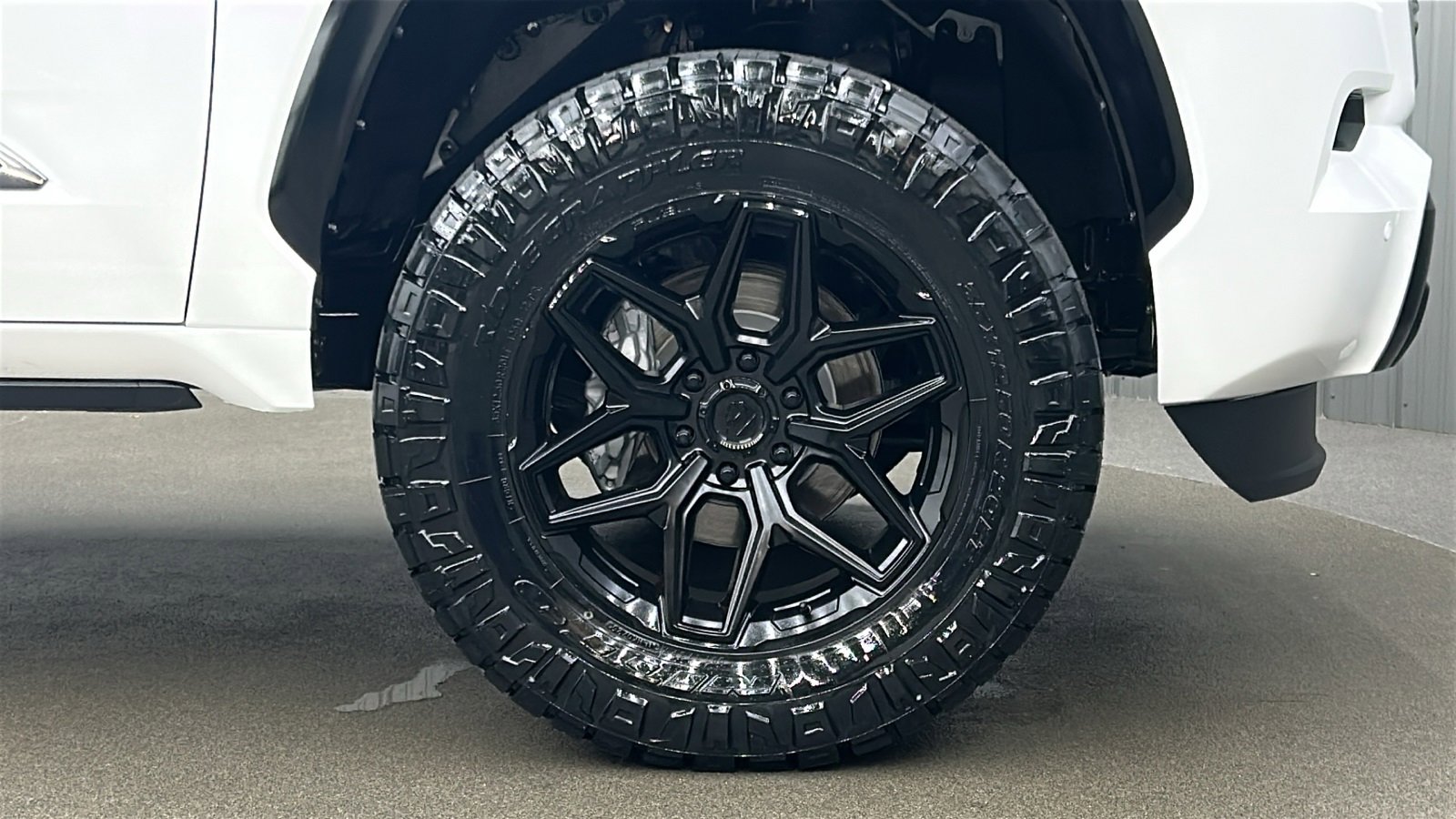 Used 2025 Toyota Sequoia Platinum image 9