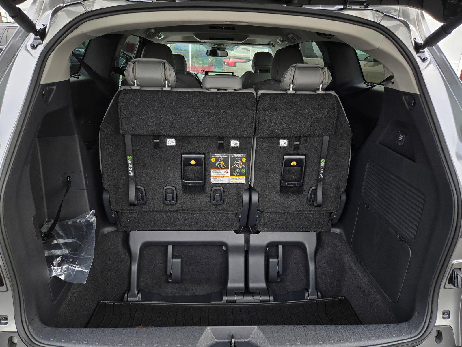 Used 2026 Toyota Sienna XLE FWD image 26