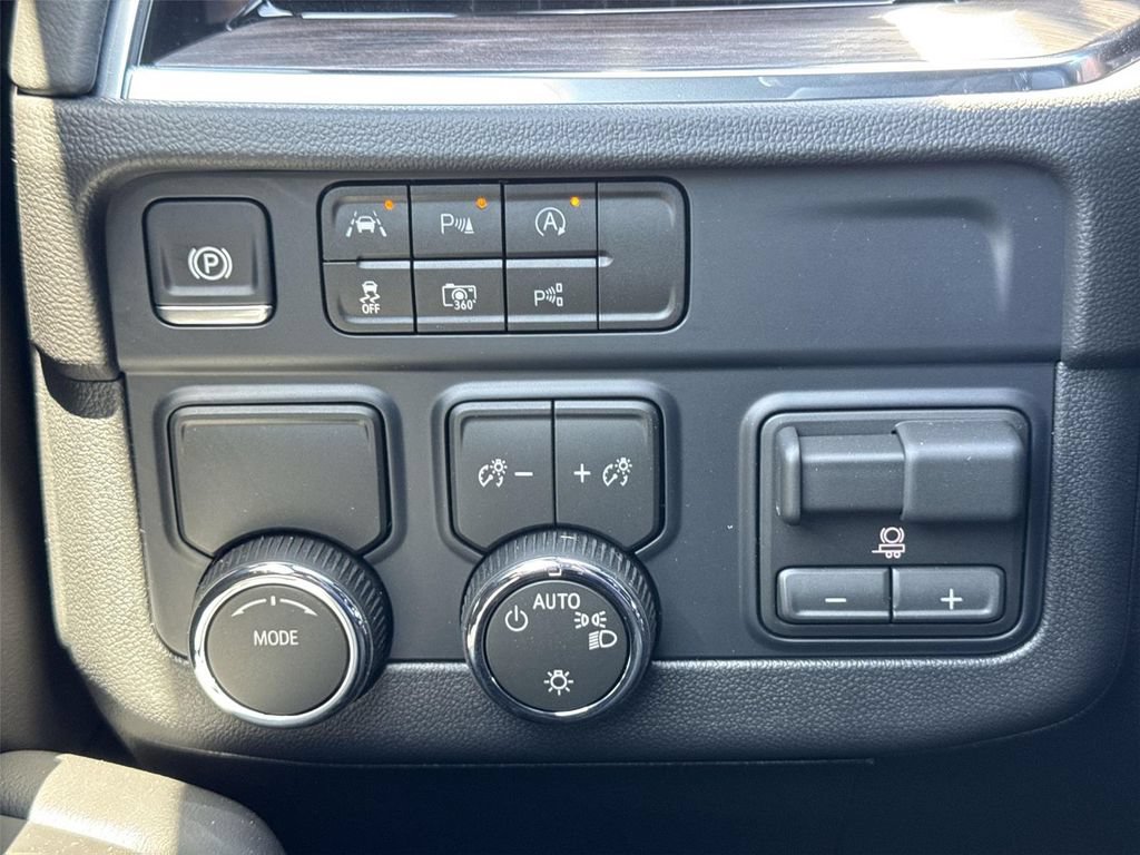 New 2026 Chevrolet Suburban LS RWD image 18