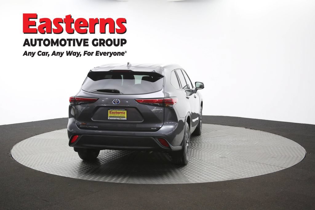 Used 2022 Toyota Highlander XLE AWD/4WD image 40