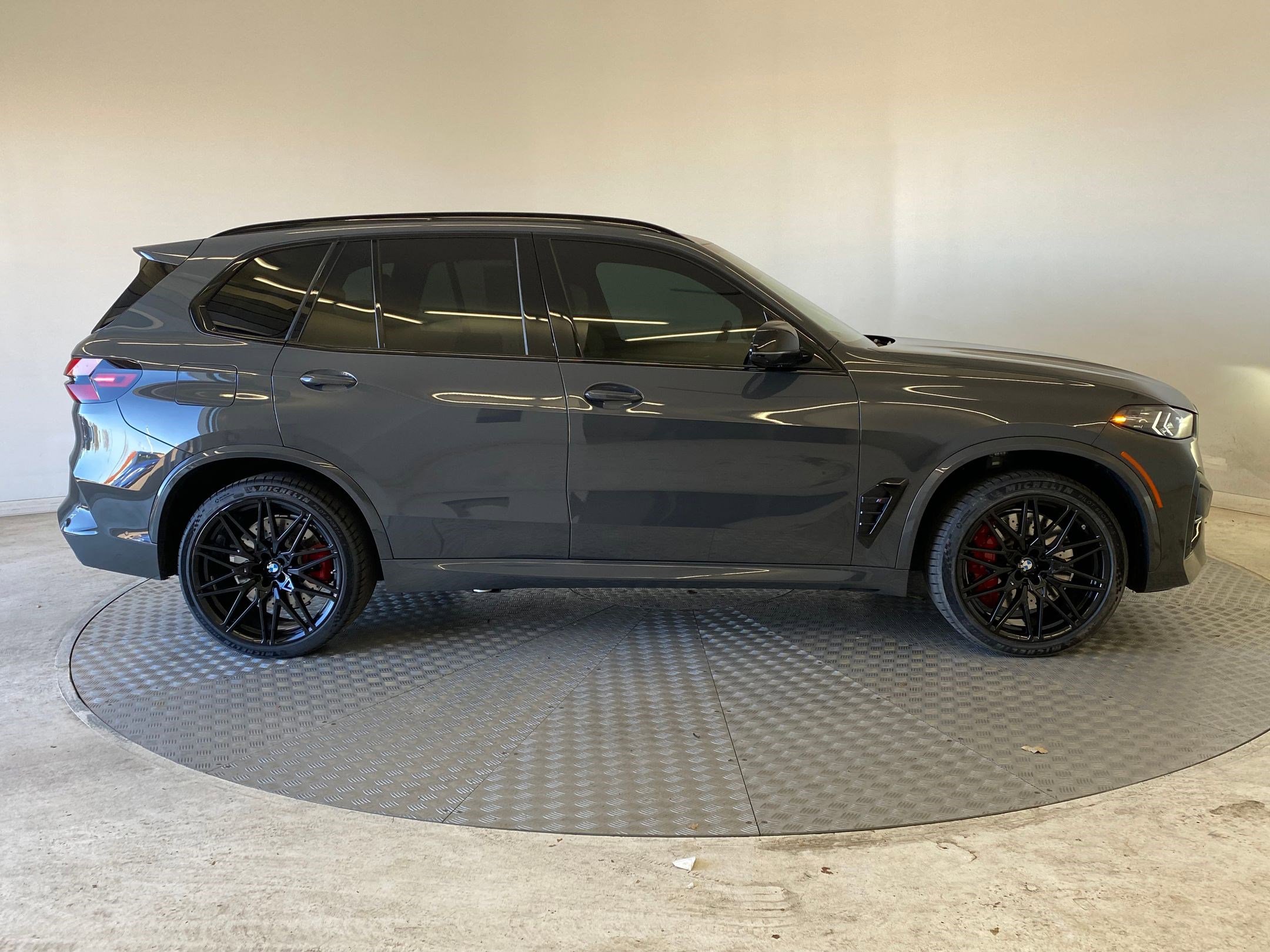 Used 2024 BMW X5 M Competition w/ Executive Package image 8