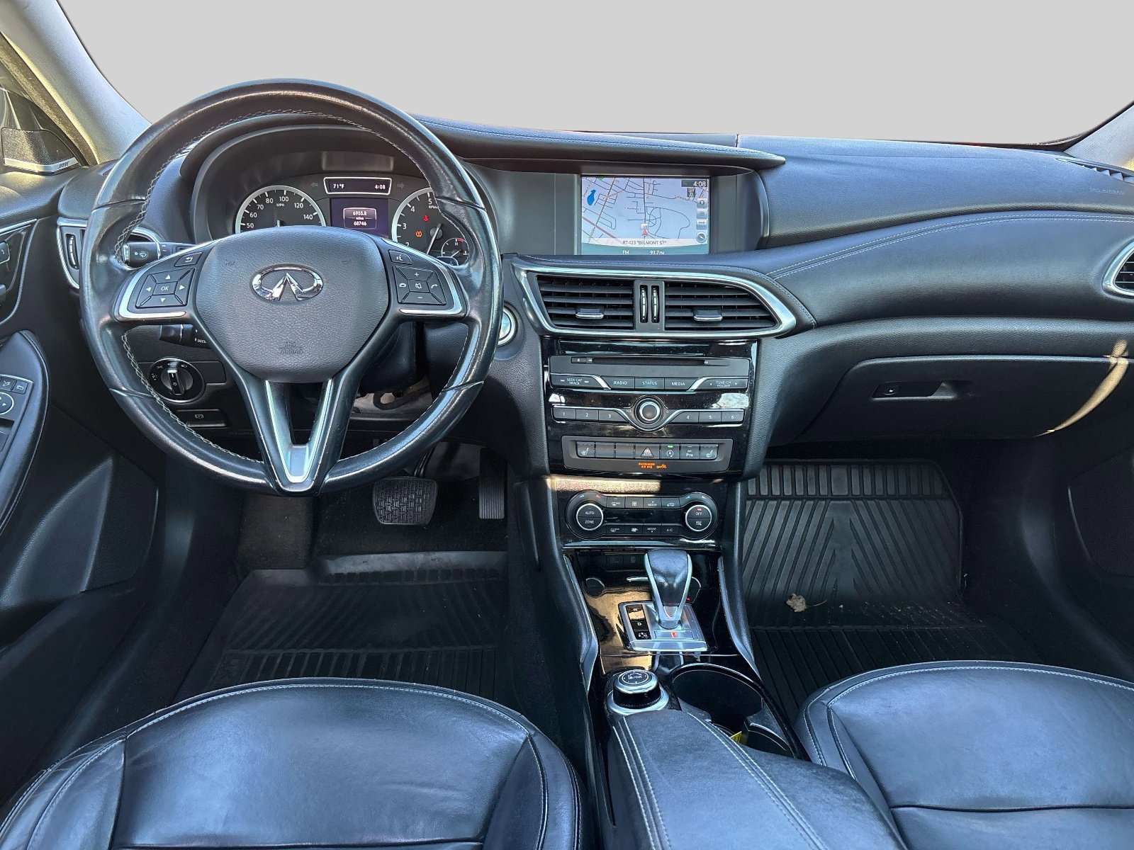 Used 2017 INFINITI QX30 Premium w/ Navigation Package image 9