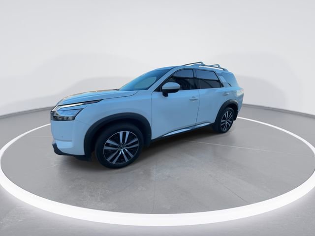 Used 2024 Nissan Pathfinder Platinum w/ Cargo Package image 4