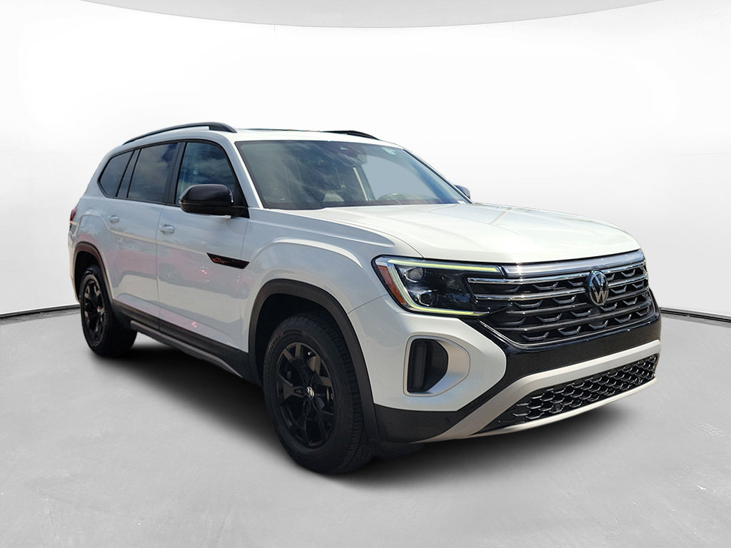 Used 2024 Volkswagen Atlas Peak Edition SE AWD/4WD image 3
