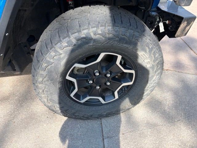 Used 2022 Jeep Gladiator Rubicon w/ LED Lighting Group AWD/4WD image 13