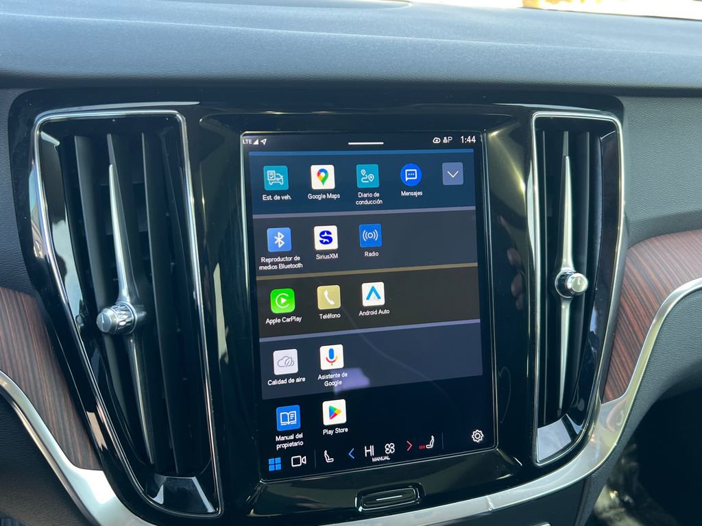 Used 2024 Volvo V60 B5 Cross Country Plus image 26